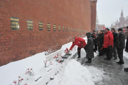 Цветы - Генералиссимусу Победы. Сегодня отмечается 132-я годовщина со Дня рождения И.В. Сталина  