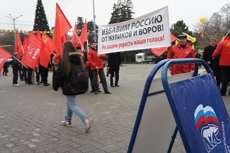 Ростов-на-Дону: ОМОН получил команду на штурм митинга оппозиции. Нижние чины не захотели. Вот он, кризис власти!