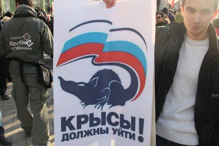 В Интернете появились видео задержания журналистов, молодых активистов КПРФ и полицейского насилия в отношении депутата Госдумы С.П.Обухова во время массовой акции в Краснодаре