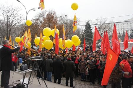 Ростов-на-Дону: ОМОН получил команду на штурм митинга оппозиции. Нижние чины не захотели. Вот он, кризис власти!