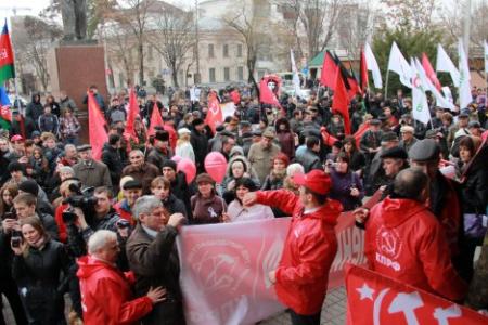 Видео и фоторепортаж ТП "Советская Кубань": Полуторатысячный митинг протеста в Краснодаре - «Россия без Путина, Кубань без Ткачева!»