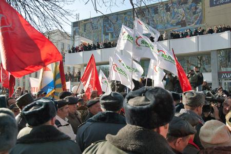 Видео- и фоторепортаж. В Краснодаре произошли столкновения полиции и тысяч демонстрантов, вышедших под руководством КПРФ протестовать против фальсификаций