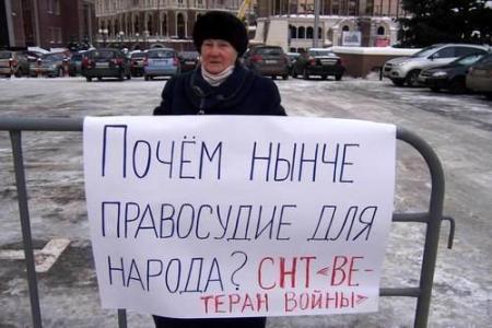 Перед началом работы сессии Госсовета Татарстана состоялся пикет Казанского горкома КПРФ