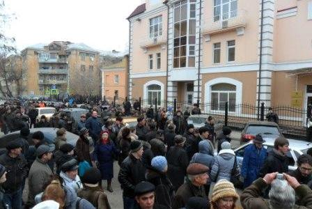 Астраханские коммунисты протестуют против подложных результатов голосования