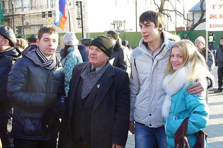 Владивосток: "Наш дурдом голосует за Путина... ". Премьера — в отставку!