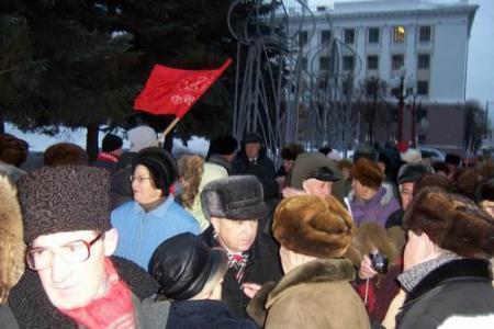 Казань. Коммунисты организовали пикет за возвращение льготного проезда в общественном транспорте