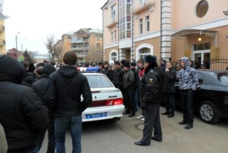 Астраханские коммунисты протестуют против подложных результатов голосования