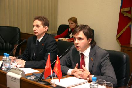 Репрессивная практика начинается с Кремля. Круглый стол фракции КПРФ в Мосгордуме
