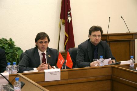 Репрессивная практика начинается с Кремля. Круглый стол фракции КПРФ в Мосгордуме