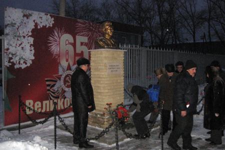 Тамбов. Коммунисты возложили цветы к памятнику И.В. Сталина