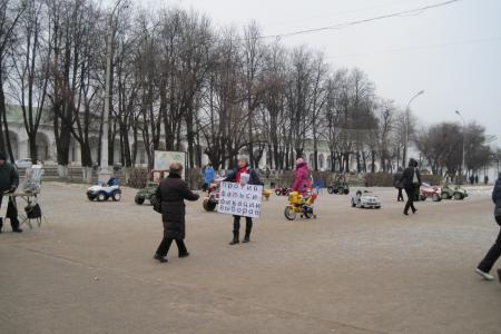 Кострома: Задержание коммуниста во время одиночного пикета