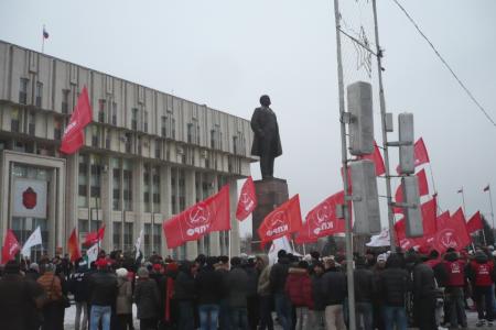 Несмотря на запрет, тульские коммунисты завершили свою агитационную кампанию митингом в самом центре города – на площади Ленина!