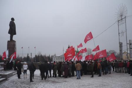 Несмотря на запрет, тульские коммунисты завершили свою агитационную кампанию митингом в самом центре города – на площади Ленина!