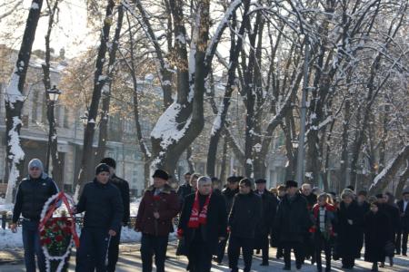  21 января во Владикавказе состоялось торжественное возложение цветов к памятнику В.И. Ленину (фоторепортаж)
