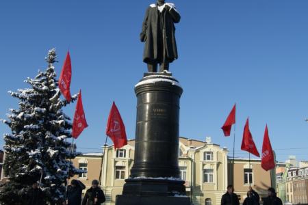  21 января во Владикавказе состоялось торжественное возложение цветов к памятнику В.И. Ленину (фоторепортаж)