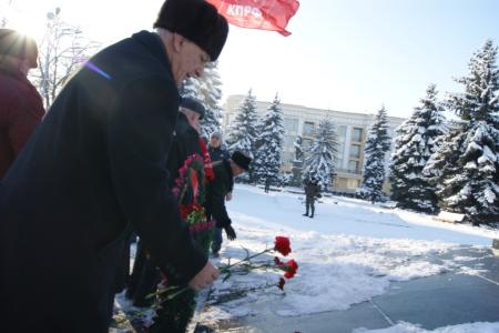  21 января во Владикавказе состоялось торжественное возложение цветов к памятнику В.И. Ленину (фоторепортаж)