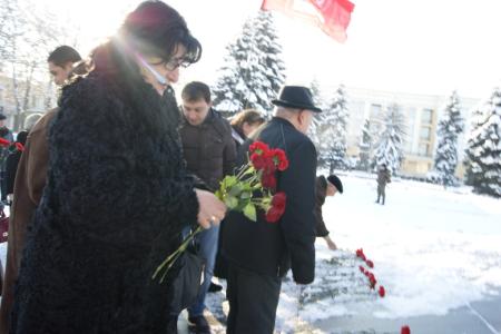  21 января во Владикавказе состоялось торжественное возложение цветов к памятнику В.И. Ленину (фоторепортаж)