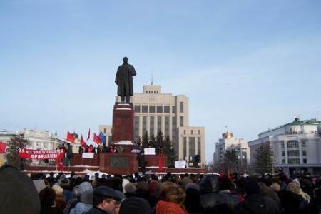 Татарстан, Казань: Коммунисты провели массовый митинг протеста против ограничения числа поездок по социальным проездным билетам 