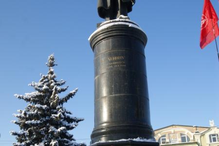  21 января во Владикавказе состоялось торжественное возложение цветов к памятнику В.И. Ленину (фоторепортаж)