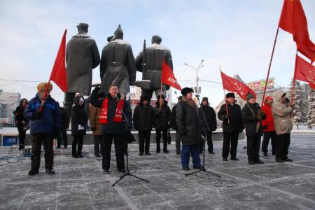 В Новосибирске наступает политическая весна: Несмотря на мороз, митинг КПРФ «За достойную жизнь и честные выборы!» посетили полторы тысячи человек. Видео
