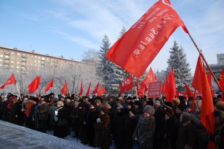 В Новосибирске наступает политическая весна: Несмотря на мороз, митинг КПРФ «За достойную жизнь и честные выборы!» посетили полторы тысячи человек. Видео