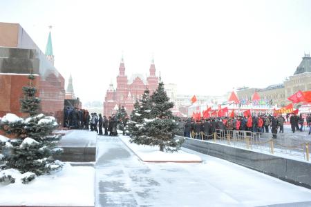 Москва: Возложение цветов и венков к Мавзолею В.И.Ленина (фоторепортаж)