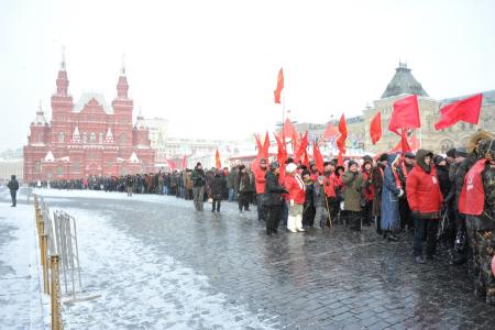 Москва: Возложение цветов и венков к Мавзолею В.И.Ленина (фоторепортаж)