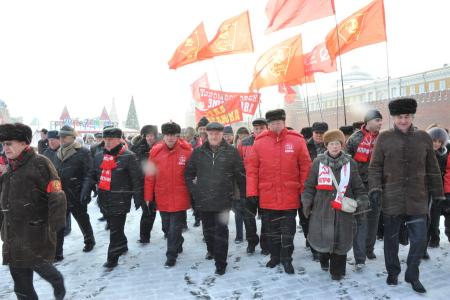 Москва: Возложение цветов и венков к Мавзолею В.И.Ленина (фоторепортаж)