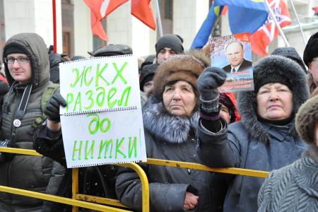 Самые острые народные лозунги митинга на Манежной. «Хватит путины – нанюхались!», «Путин – не вождь, не кум и не святой, да и Медведев – полный отстой!»