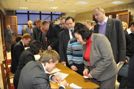 Г.А.Зюганов – наш Президент! Власть и собственность — народу! Послание кандидата в президенты от КПРФ к депутатскому корпусу партии превратилось в манифестацию запроса общества на приход к власти президента-коммуниста