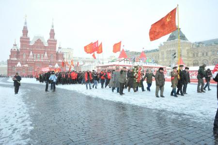 Москва: Возложение цветов и венков к Мавзолею В.И.Ленина (фоторепортаж)