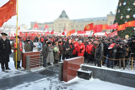 Москва: Возложение цветов и венков к Мавзолею В.И.Ленина (фоторепортаж)