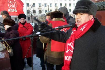 Татарстан, Казань: Коммунисты провели массовый митинг протеста против ограничения числа поездок по социальным проездным билетам 