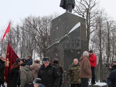 Новгородские коммунисты подводят итоги субботнего митинга: "И земля не рухнула под нашими ногами!"
