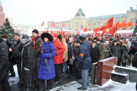 Москва: Возложение цветов и венков к Мавзолею В.И.Ленина (фоторепортаж)