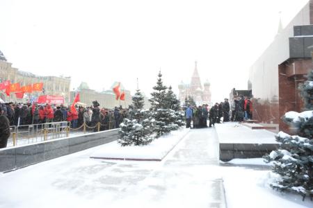 Москва: Возложение цветов и венков к Мавзолею В.И.Ленина (фоторепортаж)