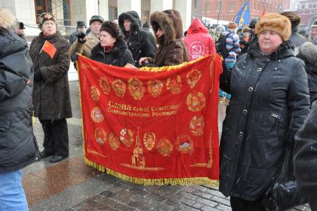 Самые острые народные лозунги митинга на Манежной. «Хватит путины – нанюхались!», «Путин – не вождь, не кум и не святой, да и Медведев – полный отстой!»