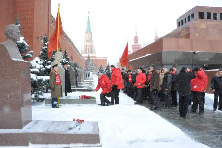 Москва: Возложение цветов и венков к Мавзолею В.И.Ленина (фоторепортаж)