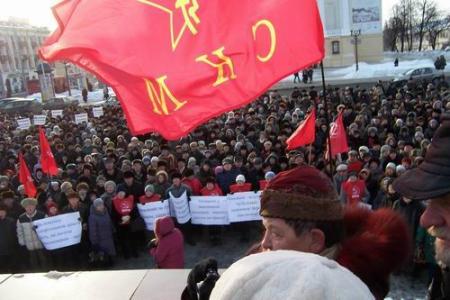 Татарстан, Казань: Коммунисты провели массовый митинг протеста против ограничения числа поездок по социальным проездным билетам 
