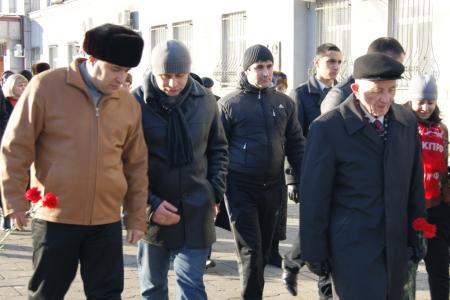  21 января во Владикавказе состоялось торжественное возложение цветов к памятнику В.И. Ленину (фоторепортаж)