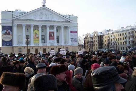 Татарстан, Казань: Коммунисты провели массовый митинг протеста против ограничения числа поездок по социальным проездным билетам 