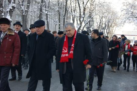  21 января во Владикавказе состоялось торжественное возложение цветов к памятнику В.И. Ленину (фоторепортаж)