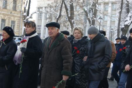  21 января во Владикавказе состоялось торжественное возложение цветов к памятнику В.И. Ленину (фоторепортаж)