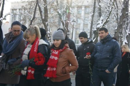  21 января во Владикавказе состоялось торжественное возложение цветов к памятнику В.И. Ленину (фоторепортаж)