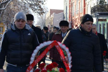  21 января во Владикавказе состоялось торжественное возложение цветов к памятнику В.И. Ленину (фоторепортаж)