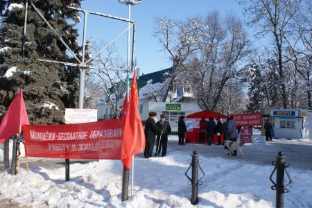 Пикет в Черкесске: За достойную жизнь, за честные выборы! Зюганов – наш Президент!