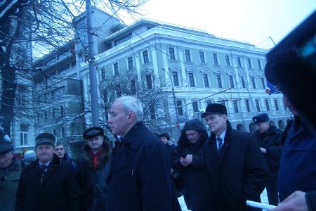 Офицеры протестуют против уничтожения военного образования. Пикет в защиту Военно-воздушных академий  имени Жуковского и Гагарина 