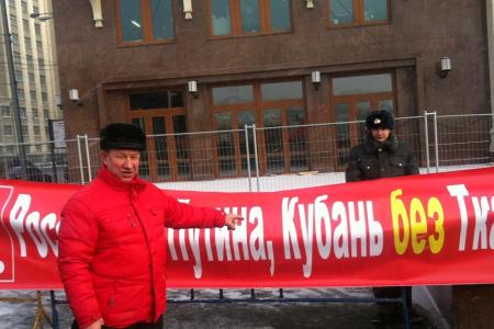"За достойную жизнь и честные выборы!". Шесть тысяч протестующих собрались на митинг объединенной оппозиции на Манежке