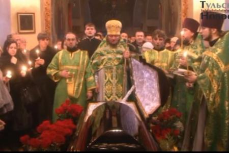 Василия Александровича Стародубцева похоронили на сельском кладбище под Тулой