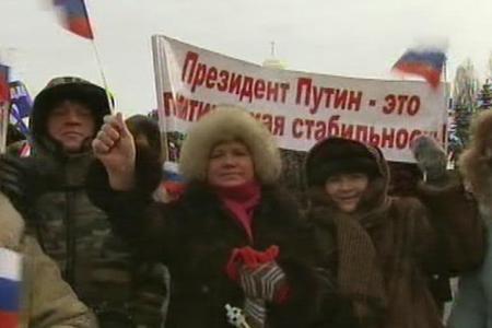 NEWSRU.COM о начале массовых акций в Москве: На Якиманку пришли путинский олигарх Прохоров и путинский вице-премьер Кудрин, а на Поклонную свезли бюджетников на автобусах послушать Кургиняна и речи за Путина и против оранжевых